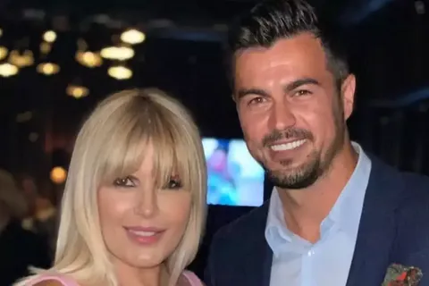 Cât costă geanta verde Louis Vuitton purtată de Elena Udrea în București